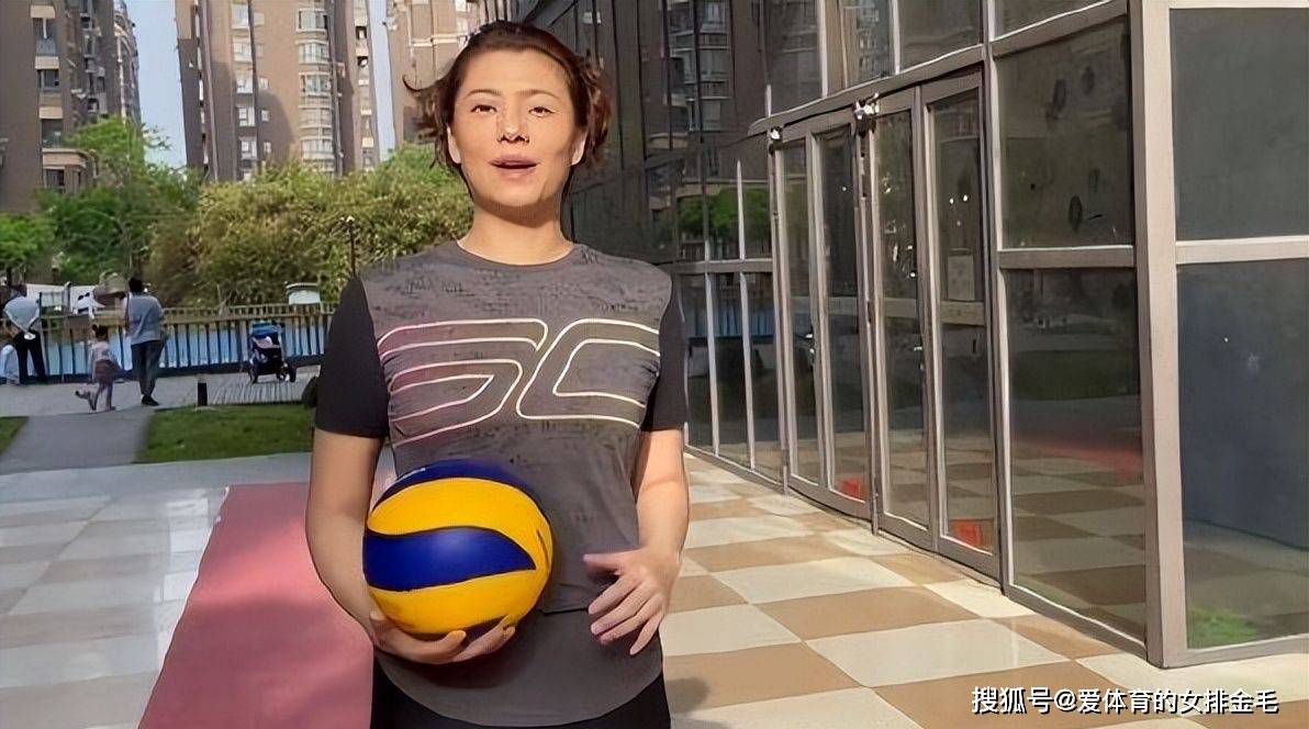 据悉，艾玛;斯通在片中饰演年轻版的《101斑点狗》大反派库伊拉